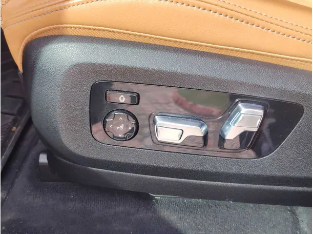 Car image 28