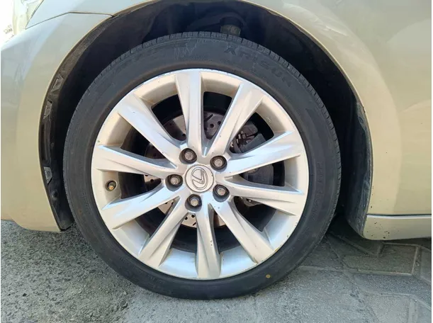 Car image 10