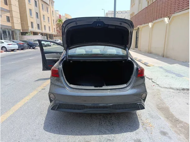 Car image 26