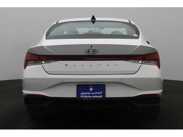 Car image 12