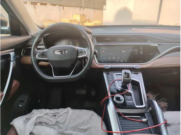 Car image 19