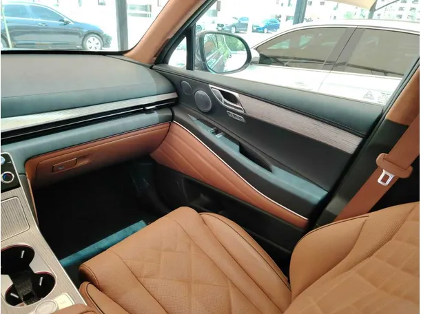 Car image 35