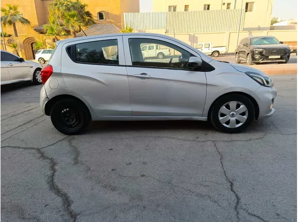 Car image 4