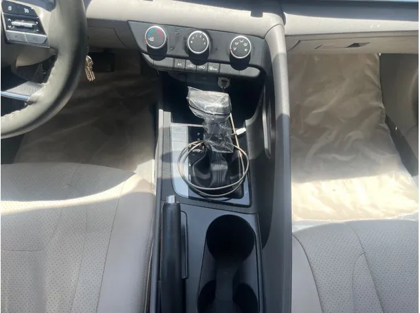 Car image 18