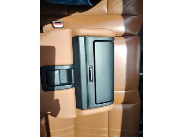 Car image 39