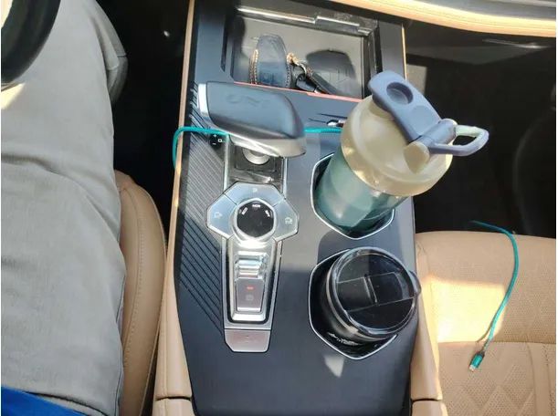 Car image 27