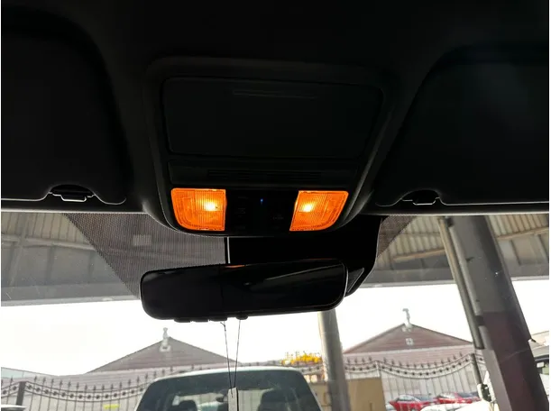 Car image 25