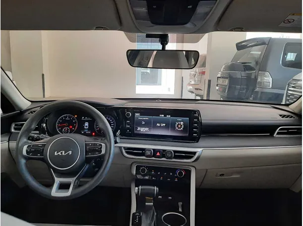 Car image 16