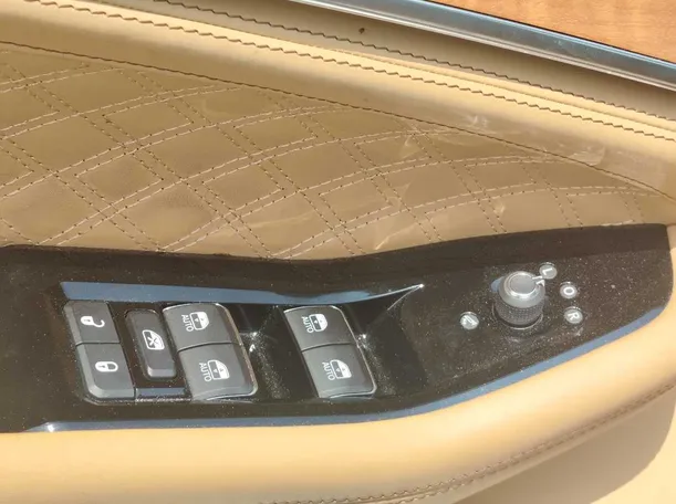 Car image 37
