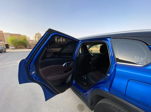 Car image 12