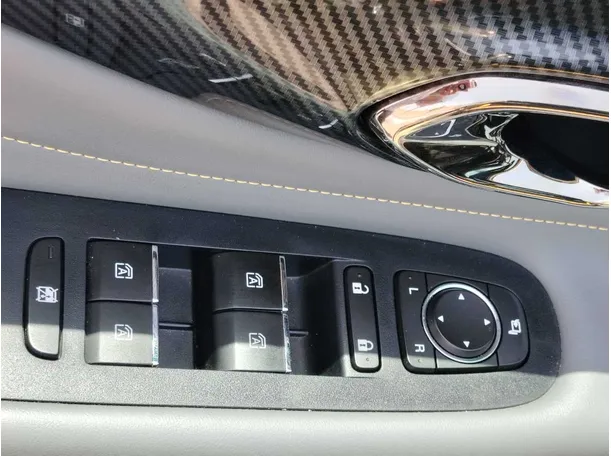 Car image 27