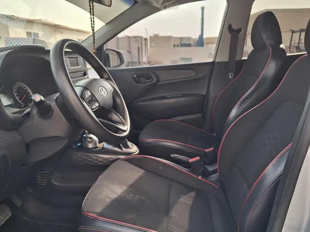 Car image 12