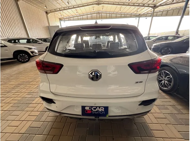 Car image 4