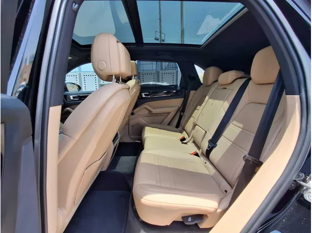 Car image 13