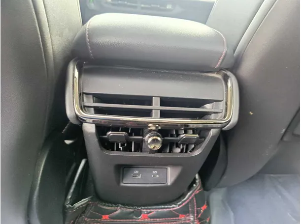 Car image 34