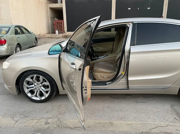 Car image 11