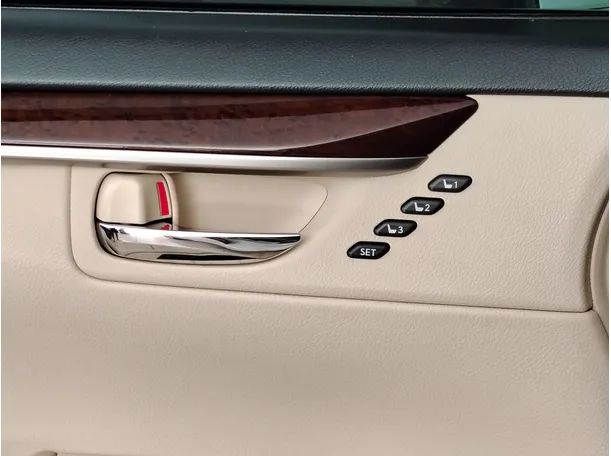 Car image 35