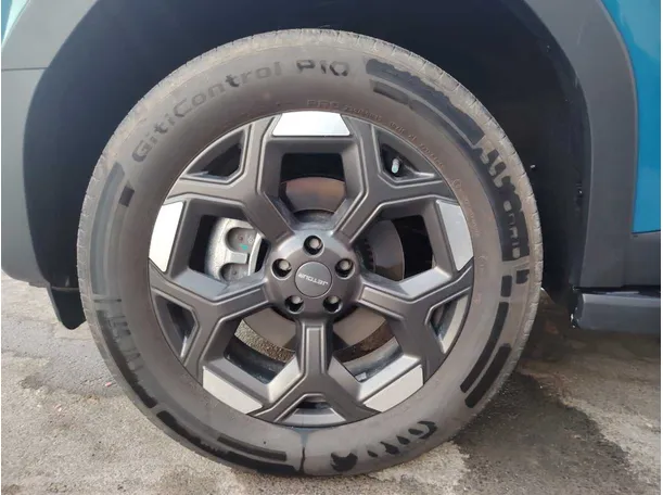 Car image 10