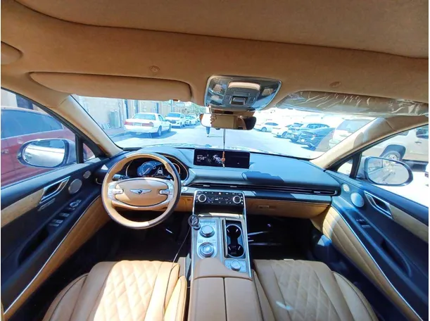 Car image 13
