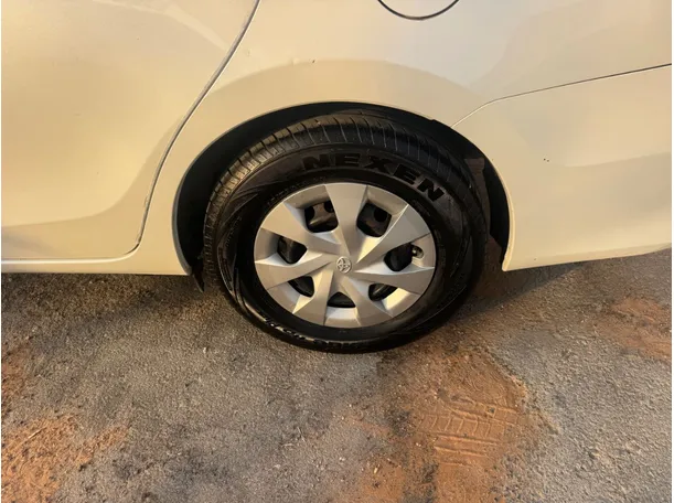 Car image 9
