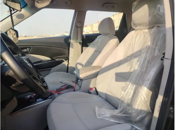 Car image 13