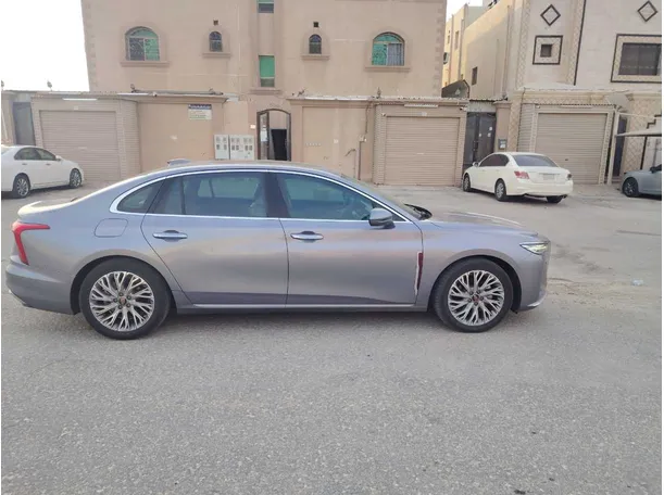 Car image 4