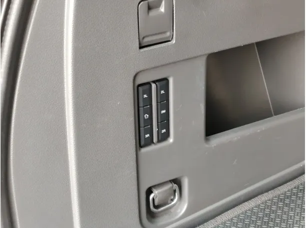 Car image 40