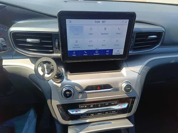 Car image 23