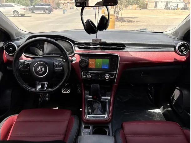 Car image 19