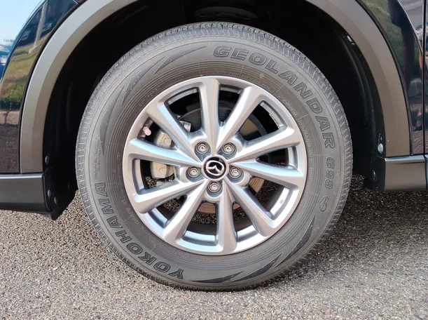 Car image 10