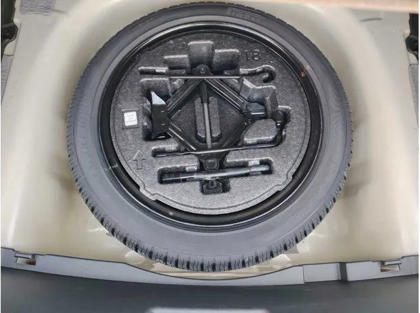 Car image 37