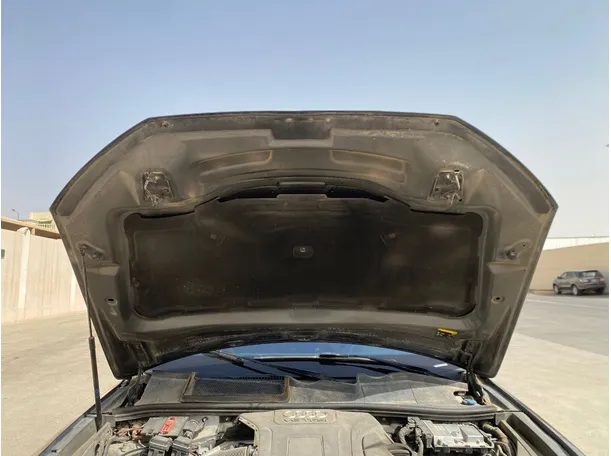 Car image 30
