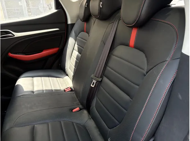 Car image 17