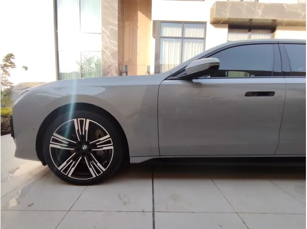 Car image 9