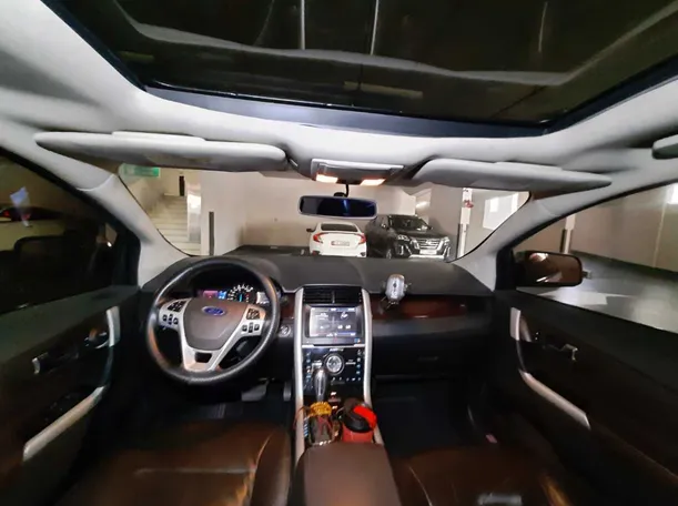 Car image 14