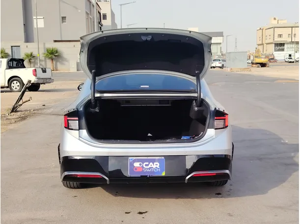 Car image 26