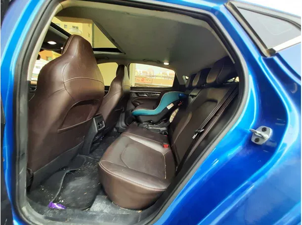 Car image 13