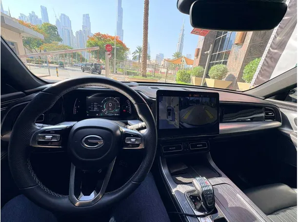 Car image 10