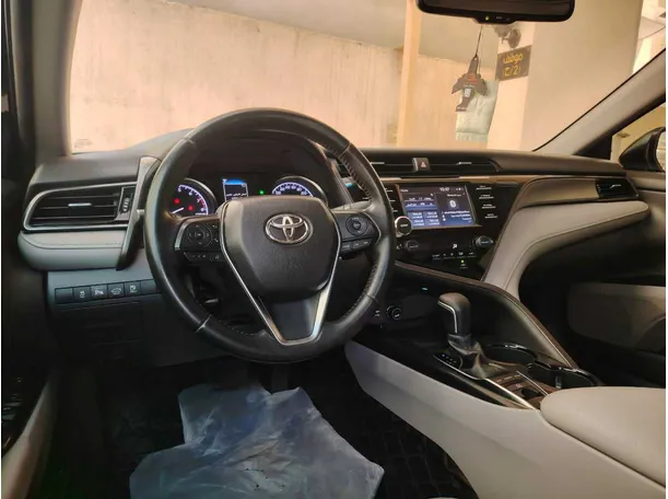 Car image 26