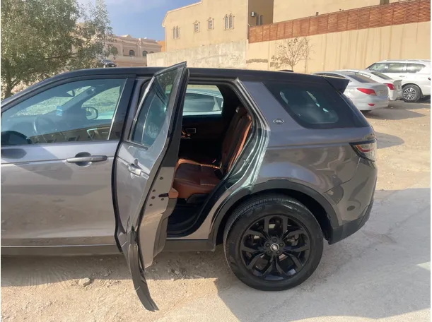 Car image 14