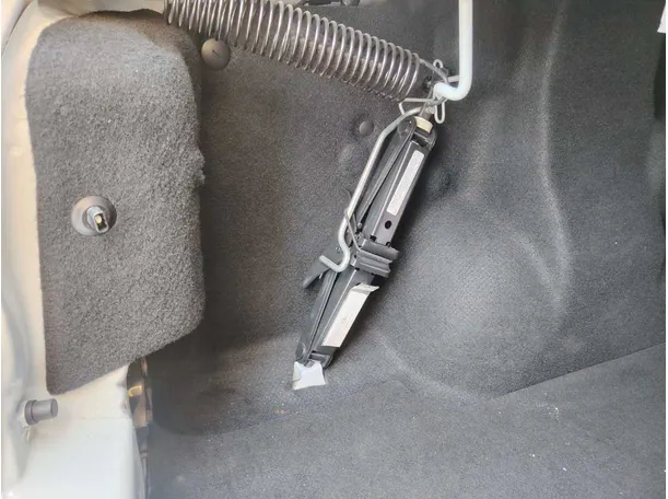 Car image 39