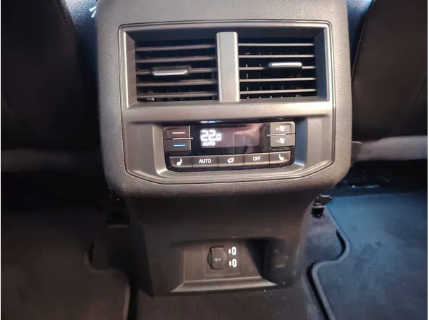 Car image 32