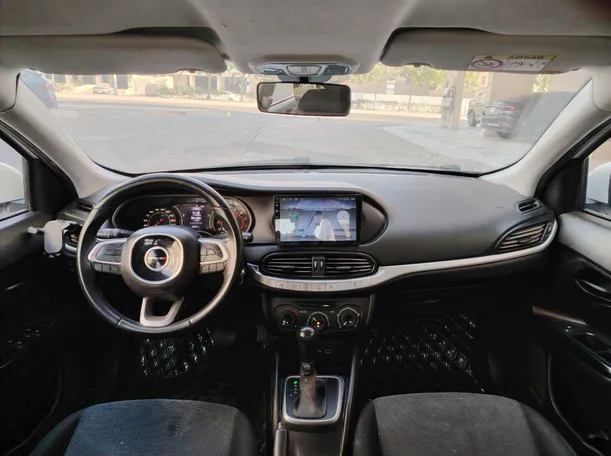 Car image 16