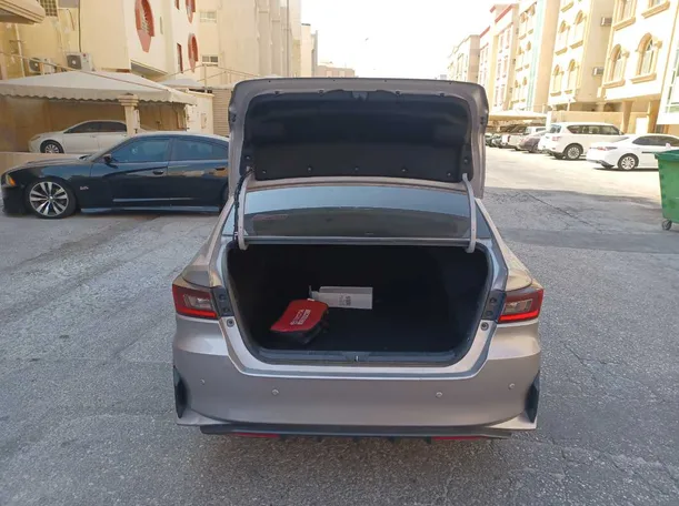 Car image 18