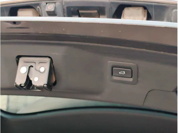 Car image 38