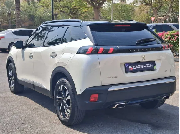 Car image 7