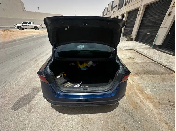 Car image 21