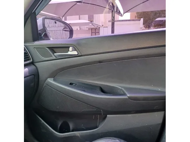 Car image 27