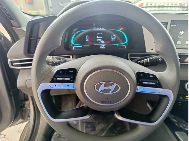 Car image 14