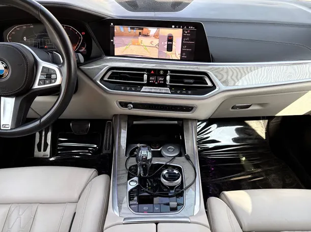 Car image 18